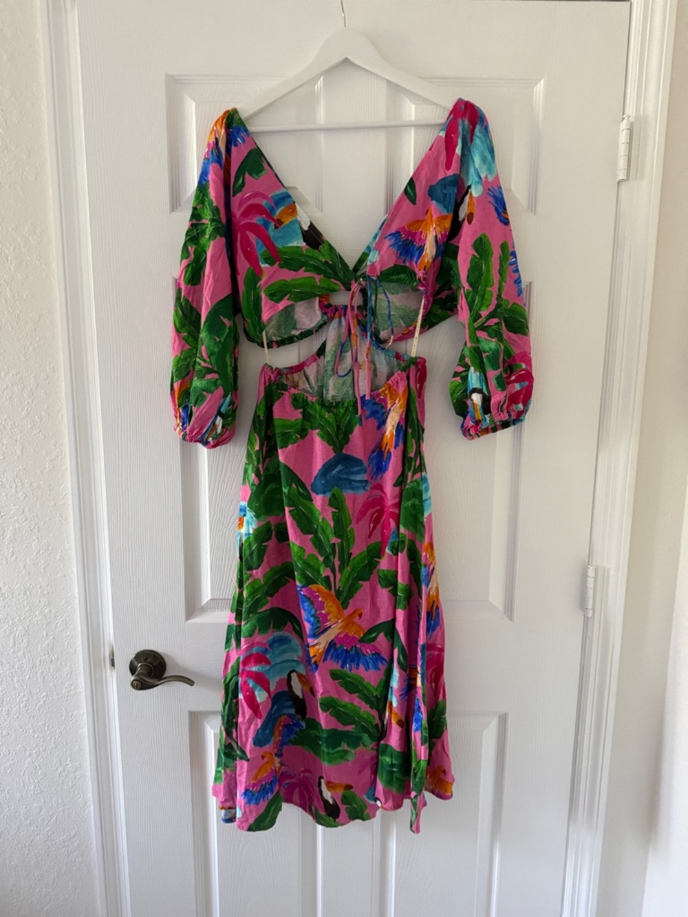 Farm Rio printed v neck cutout dress - Picture 4 of 4